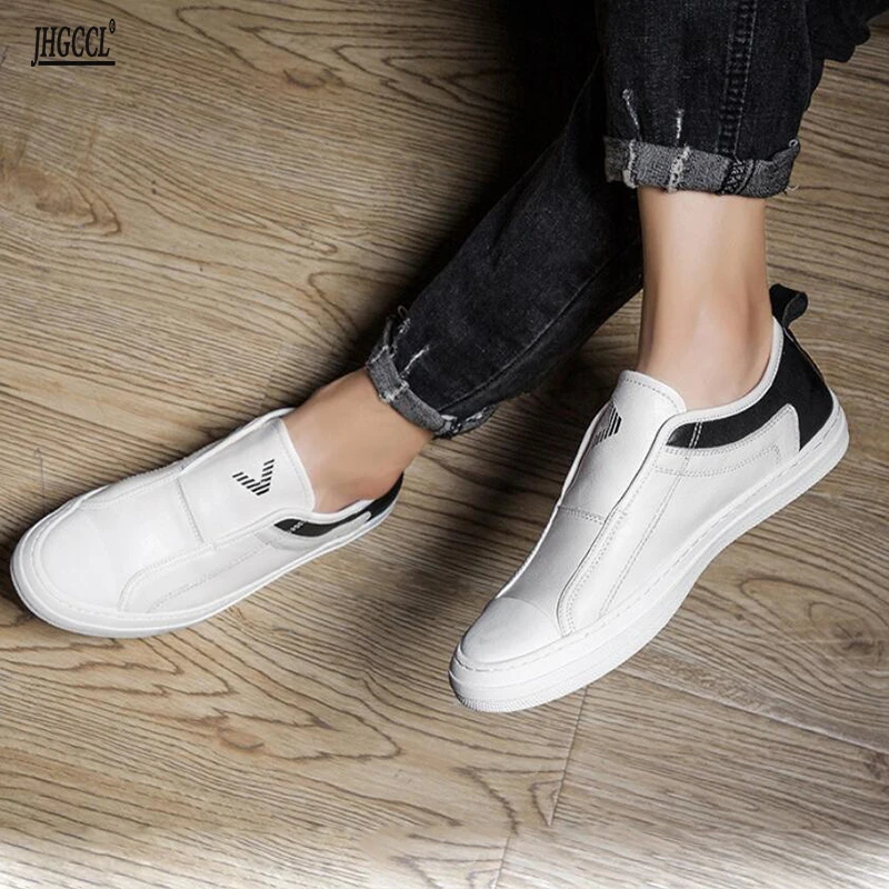 Мужские кроссовки на массивной вулканизированной подошве с ремешком и пряжкой |