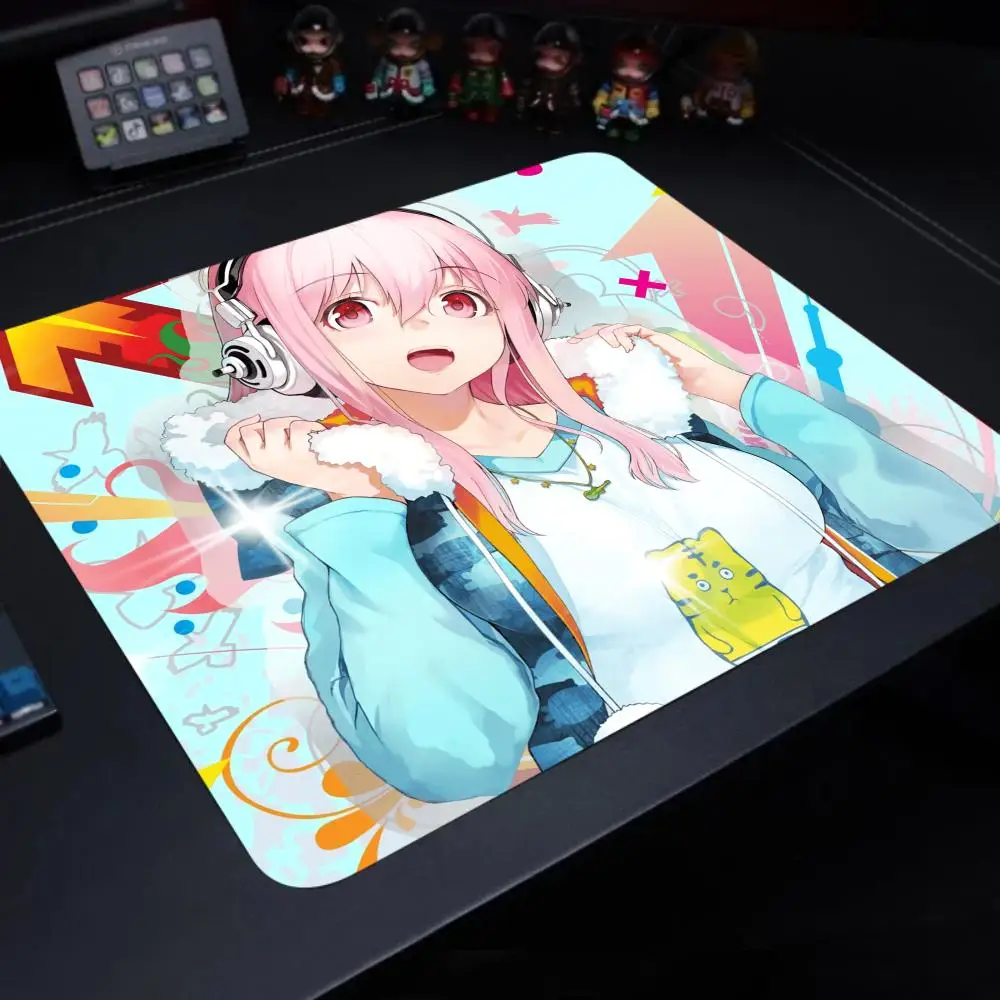 Фото Милый коврик для мыши Super Sonico 40X45, квадратный, для компьютера, офиса, игр, резиновый, противоскользящий, маленький настольный коврик №3