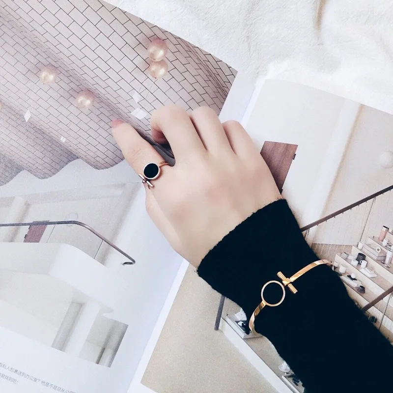 

Gold Color Stainless Steel Black Circle Round Charms Cuff Bracelet Bangle Fashion Bracelets Adjustable for Women Jewelry