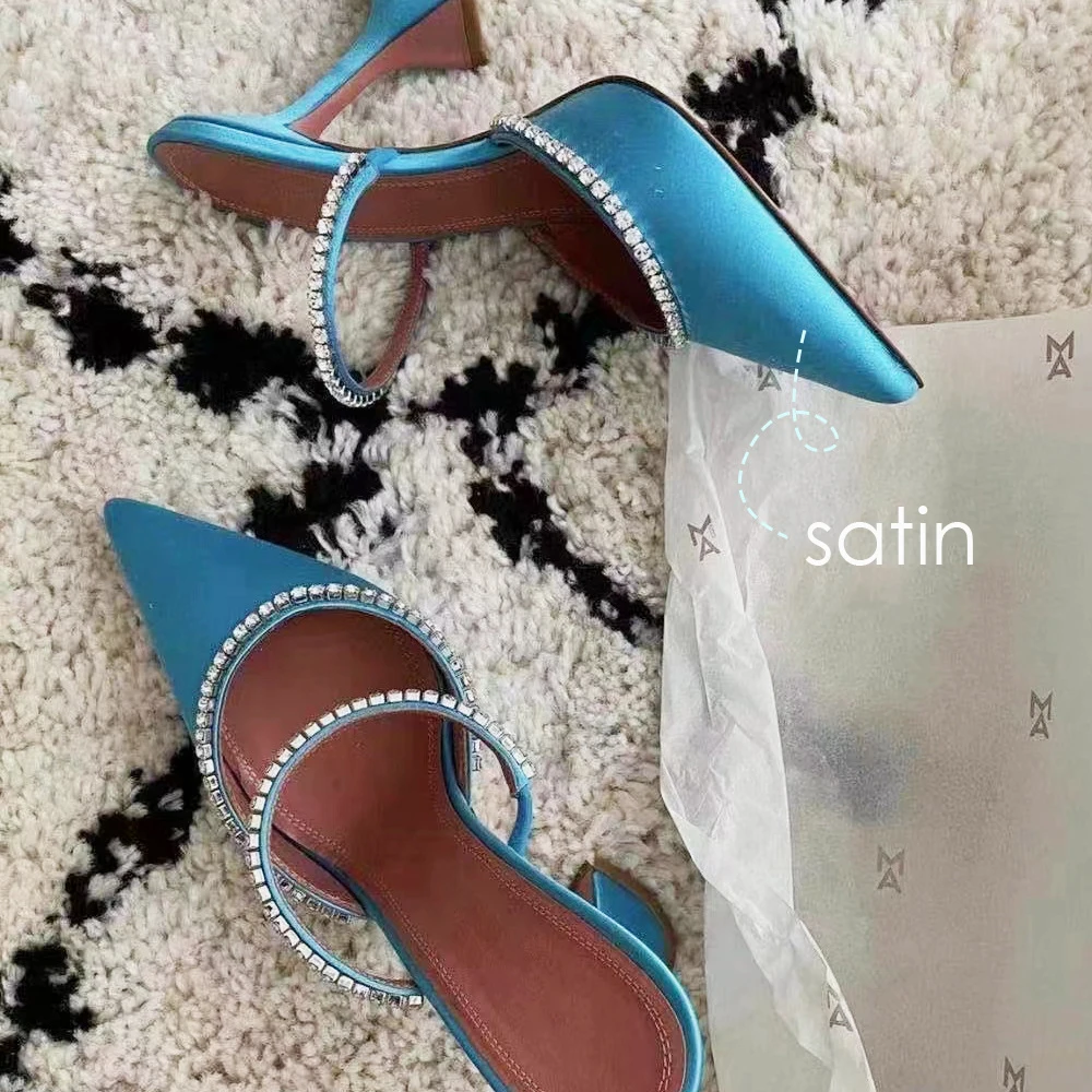 

Женские атласные сандалии Kris Jessy, элегантные туфли на высоком каблуке, украшенные кристаллами и цепочкой, с острым носком, классический диза...