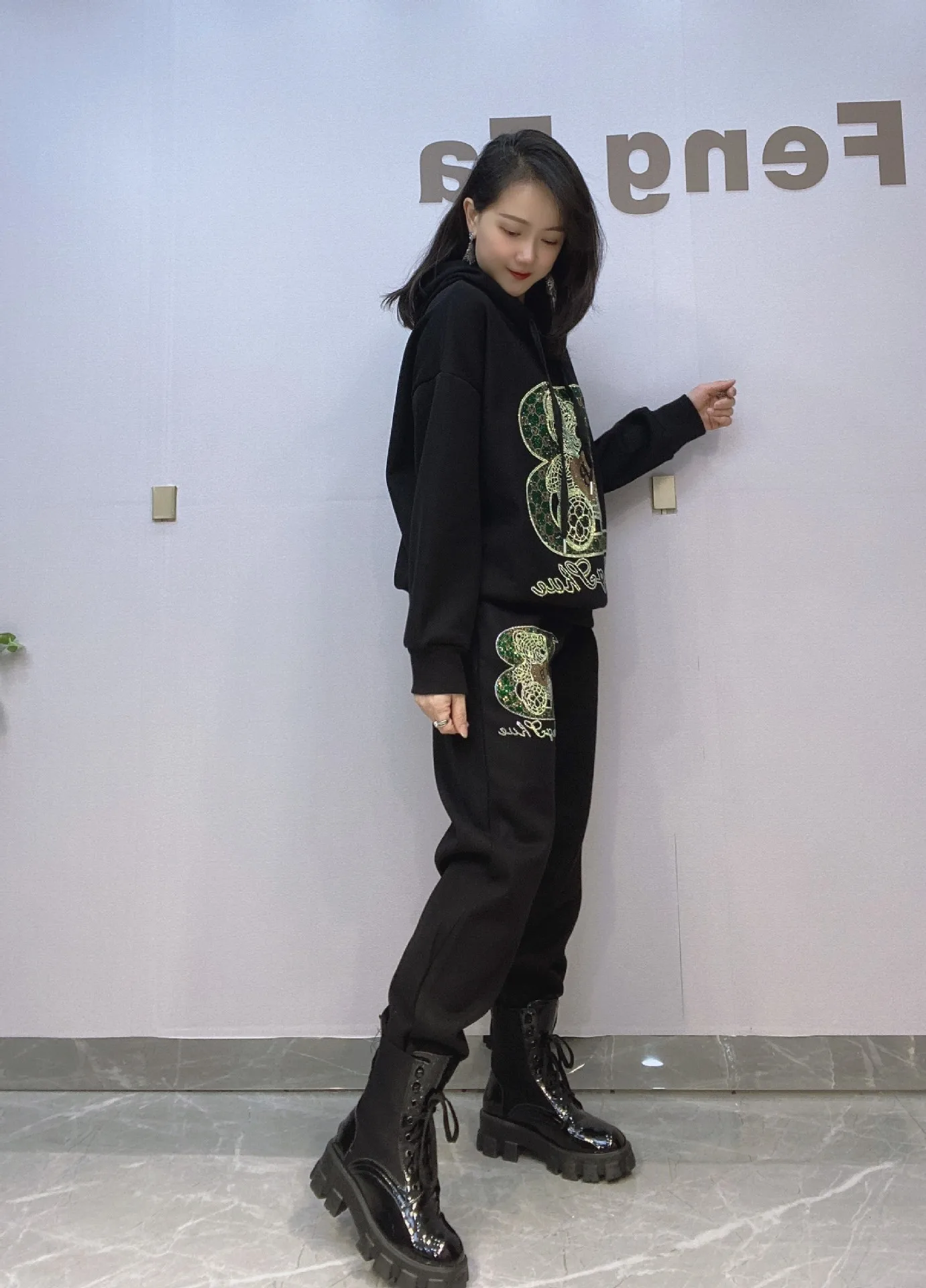 Рисунок 2 - Женский трикотажный комплект из двух предметов