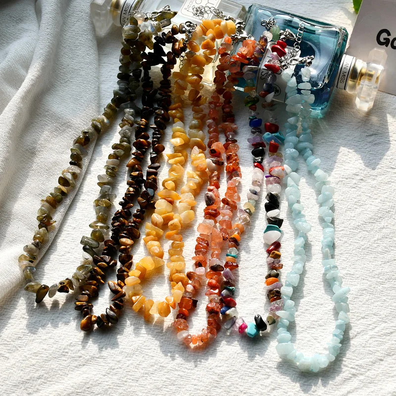 

2022 New Bohemian Style Mixed Color Crystal Necklace Female Clavicle Chain Summer Retro Personality Simple Gravel Necklace Gift