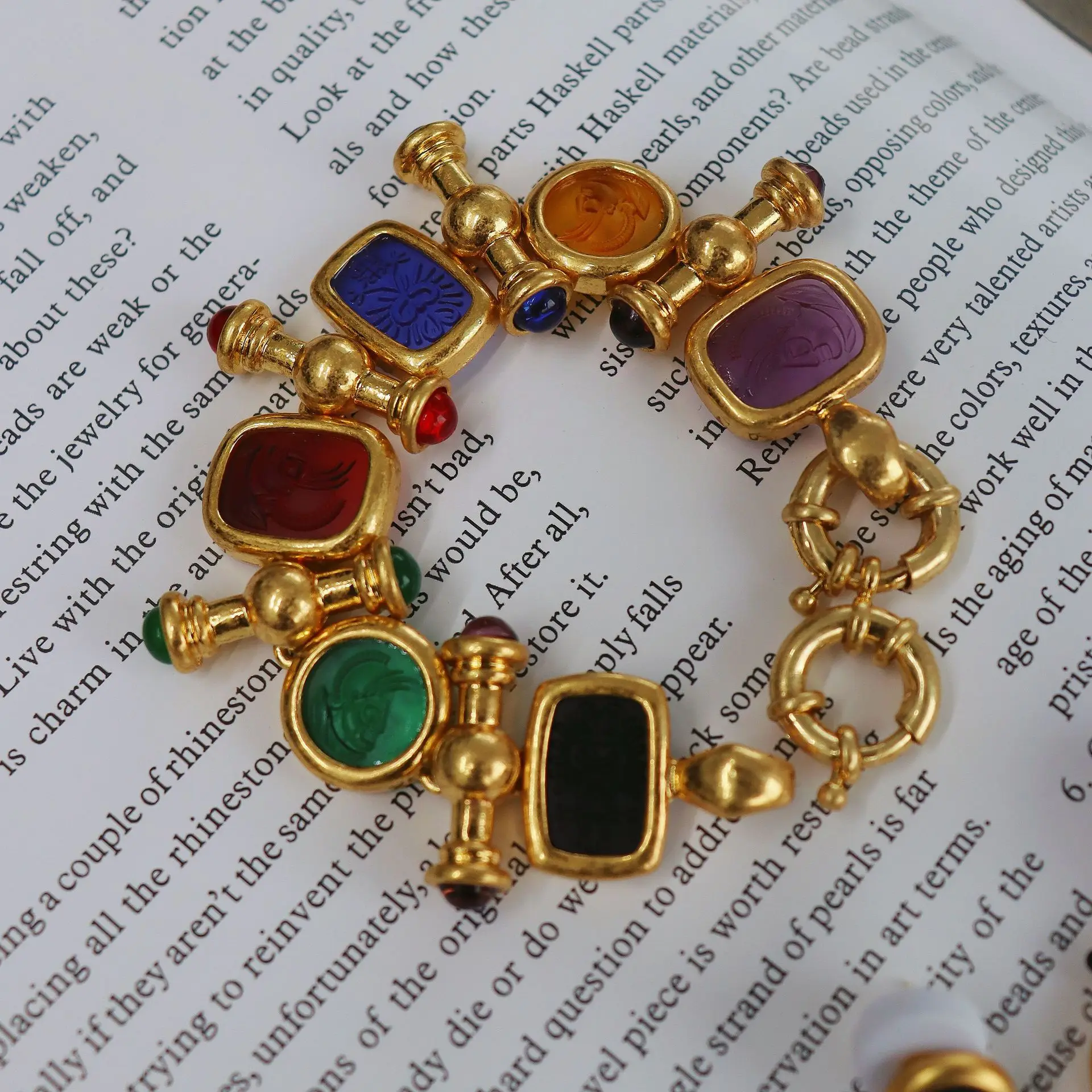 

Vintage glass Cameo enamel gorgeous high-end bracelet earrings for Women
