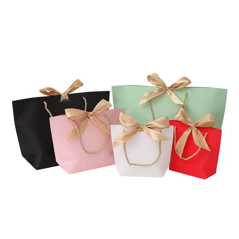 

Custom Wholesale Custom Logo White Paper Gift Bag Ribbon Luxury Wedding Favor Packaging Bag with Foil Gold Logo Printed for Je