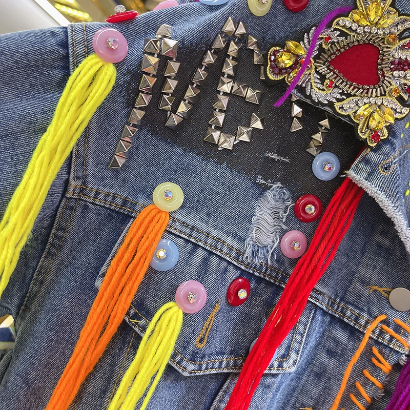 Уличная модная джинсовая куртка с заклепками и буквами граффити женская