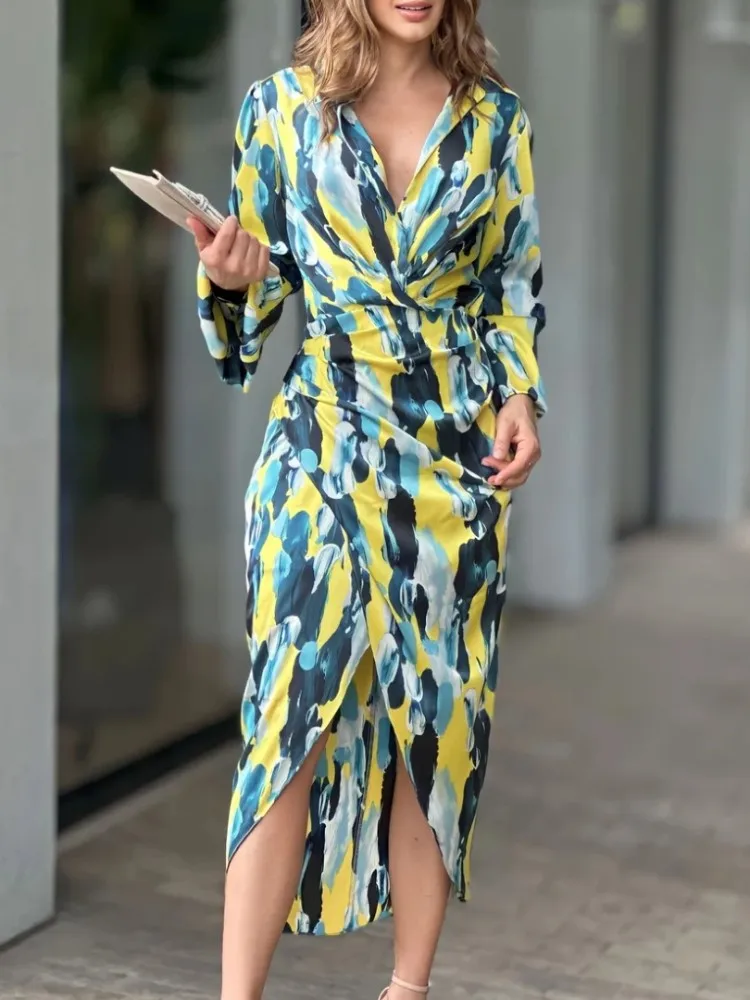 

Платье-рубашка женское средней длины с отложным воротником и длинным рукавом