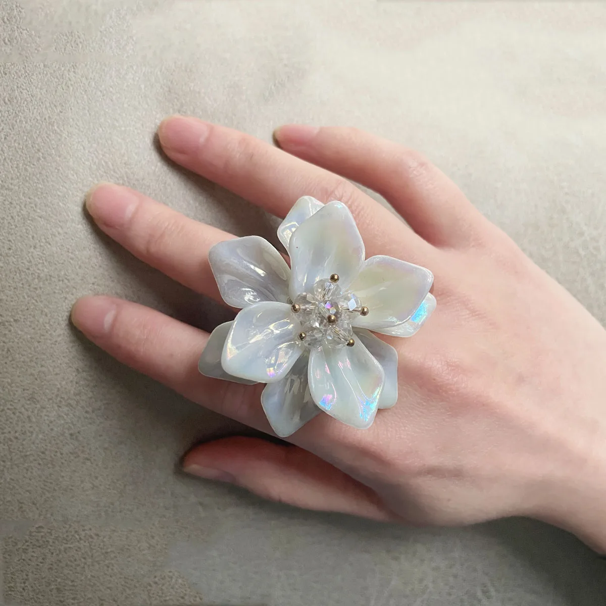 

Hot Retro Exaggerated Flower Shaped Chunky Rings for Women Fashion Party Jewelry