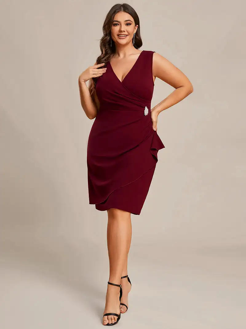 

Plus Evening Dresses V-neck Sleeveless Wrinkle Above Knee，Mini 2023 Ever Pretty of High elasticity Sexy Burgundy Prom Dresses