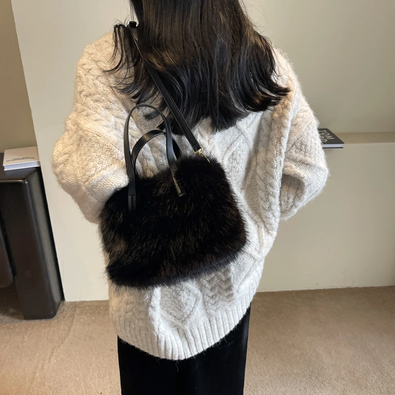 

New Winter Women Lady Fashion Furry Soft Warm Satchel Totes Handbag Underarm Crossbody Bag Girl Party Dinner Purse Shoulder Bag