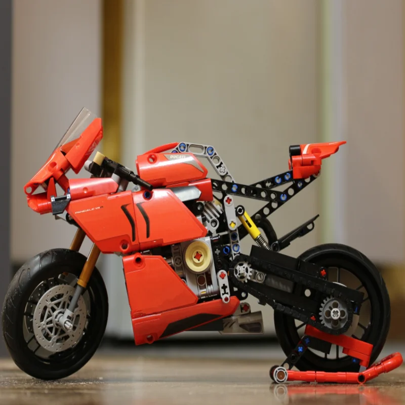

646pcs Constructor Ducatis Panigale V4 R Motorcycle Building Blocks Bricks Toys For Boys Kids Toys Christmas Gifts 42107