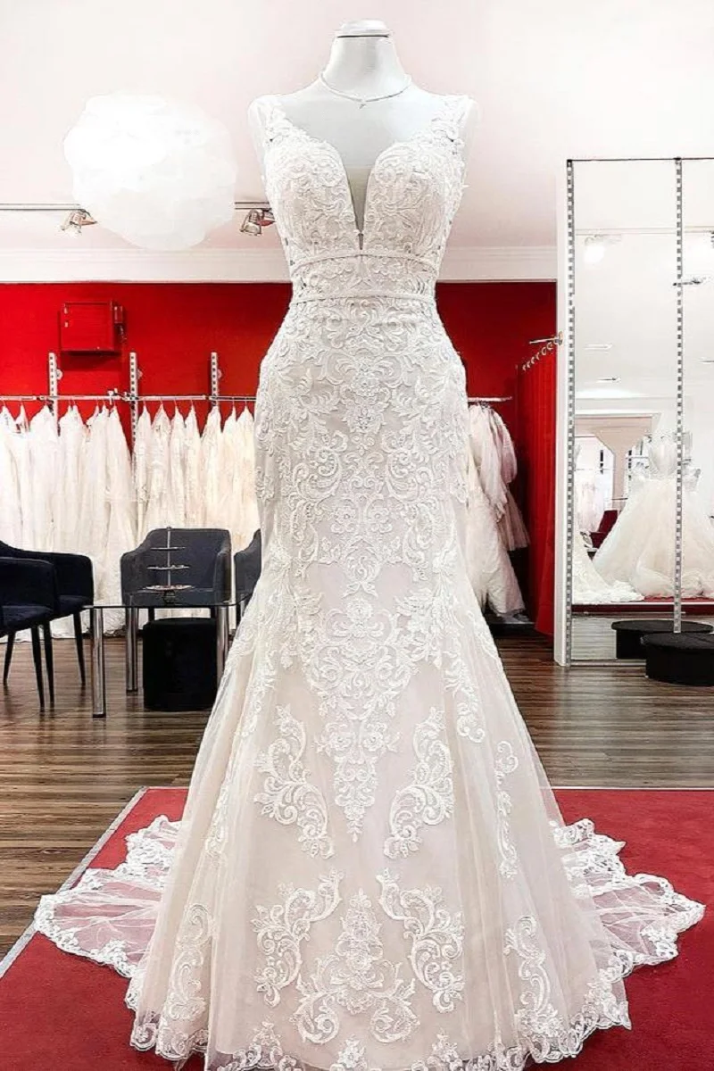 

Elegant Bridal Gowns Sheer Long Sleeveless V Neck Embellished Lace Embroidered Romantic Princess Wedding Dress 2022