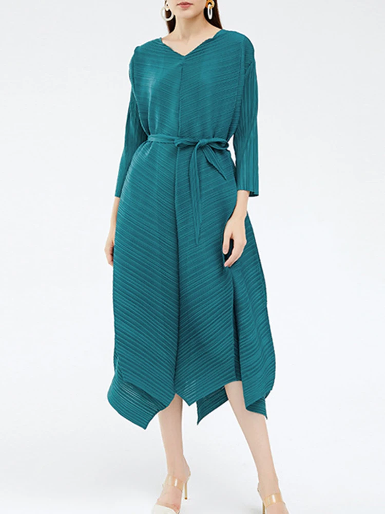 

Hiissey Miyake Fashion Designer Fall 2022 Women's Fluffy Dress Solid color pleated comfortable gown