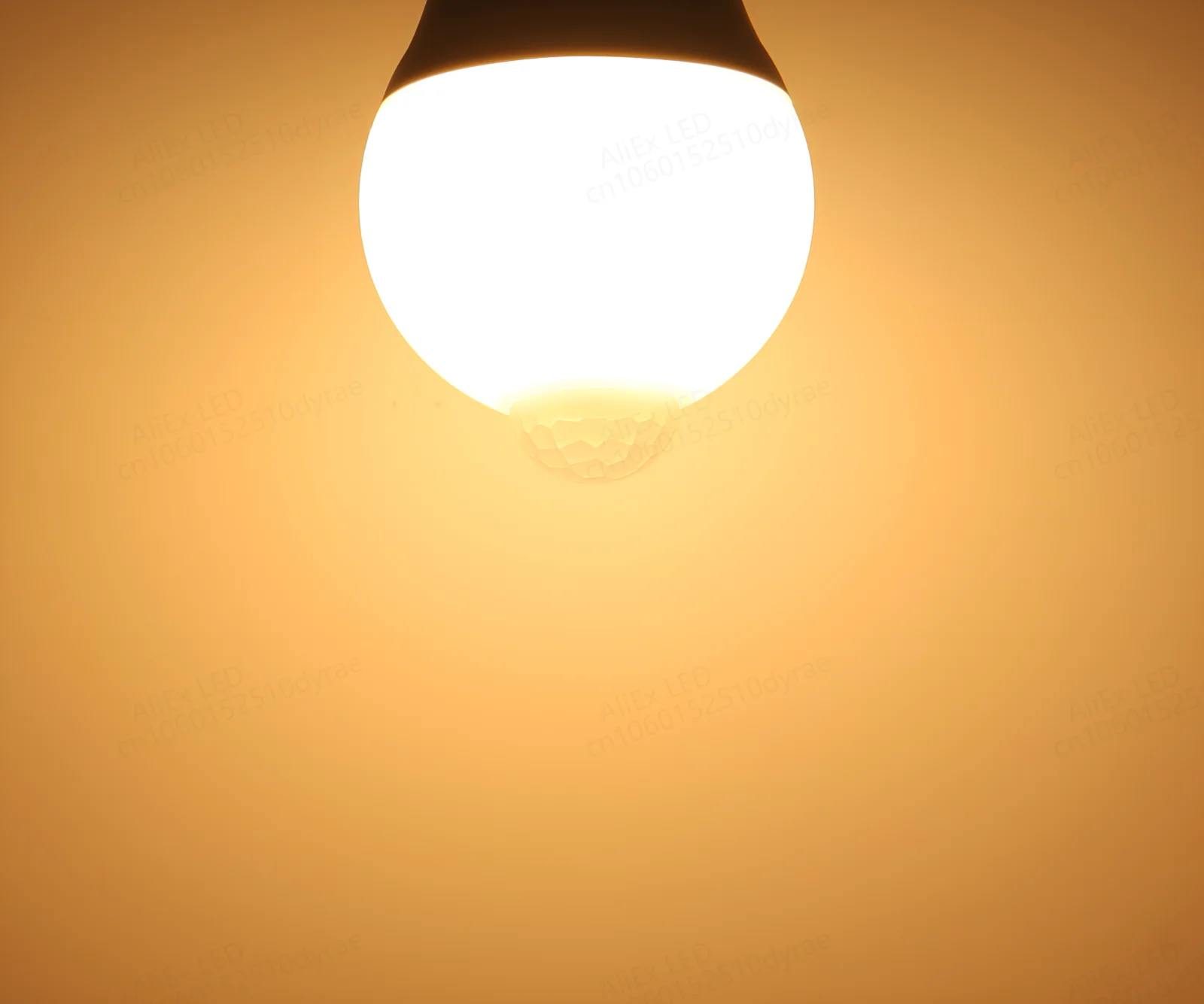 OEEQM Светодиодная лампа с датчиком движения E27 10-20Вт