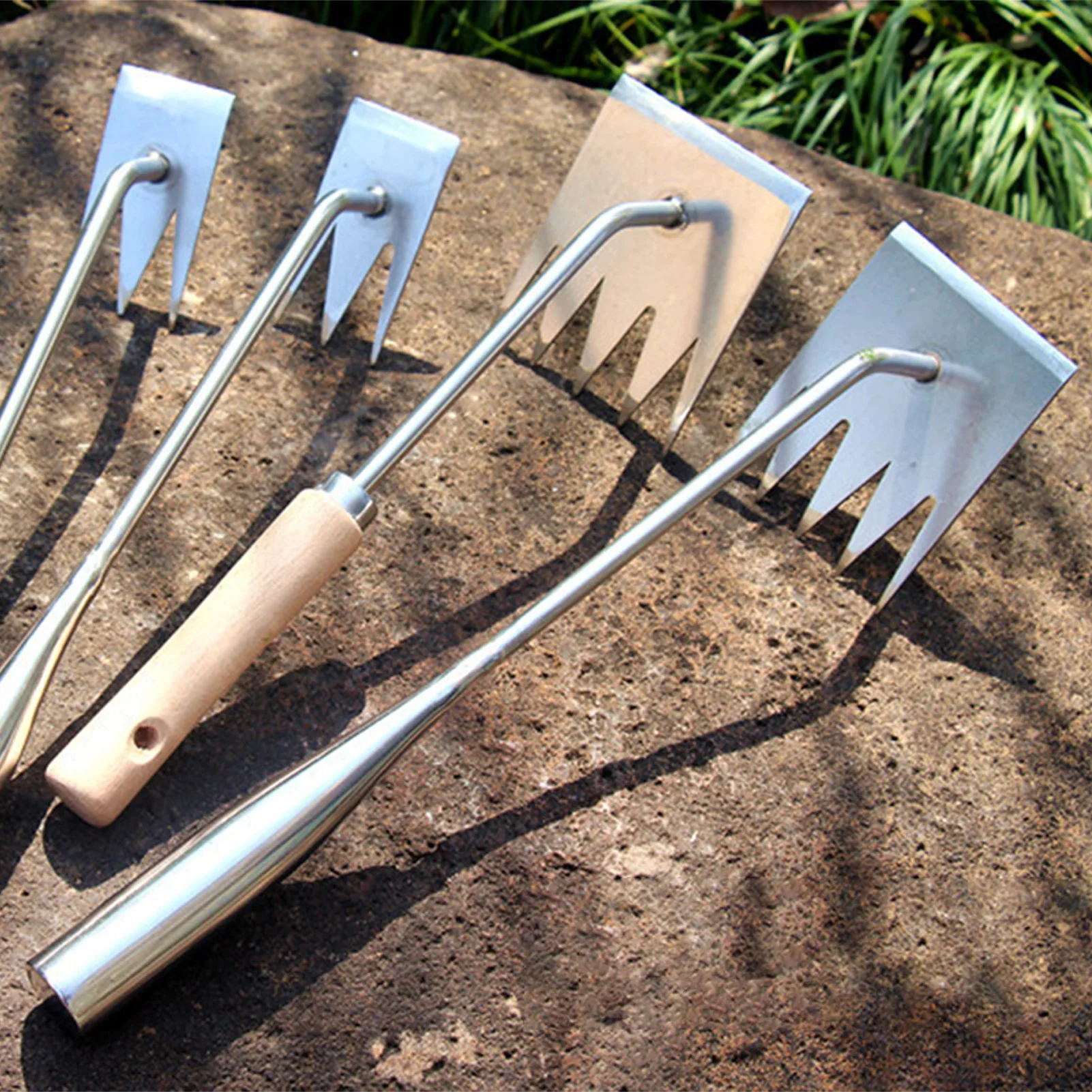 

Garden Hand Weeder Rake Sharp Tines Hand Grass Weed Remover for Garden Weeding Accessories NIN668