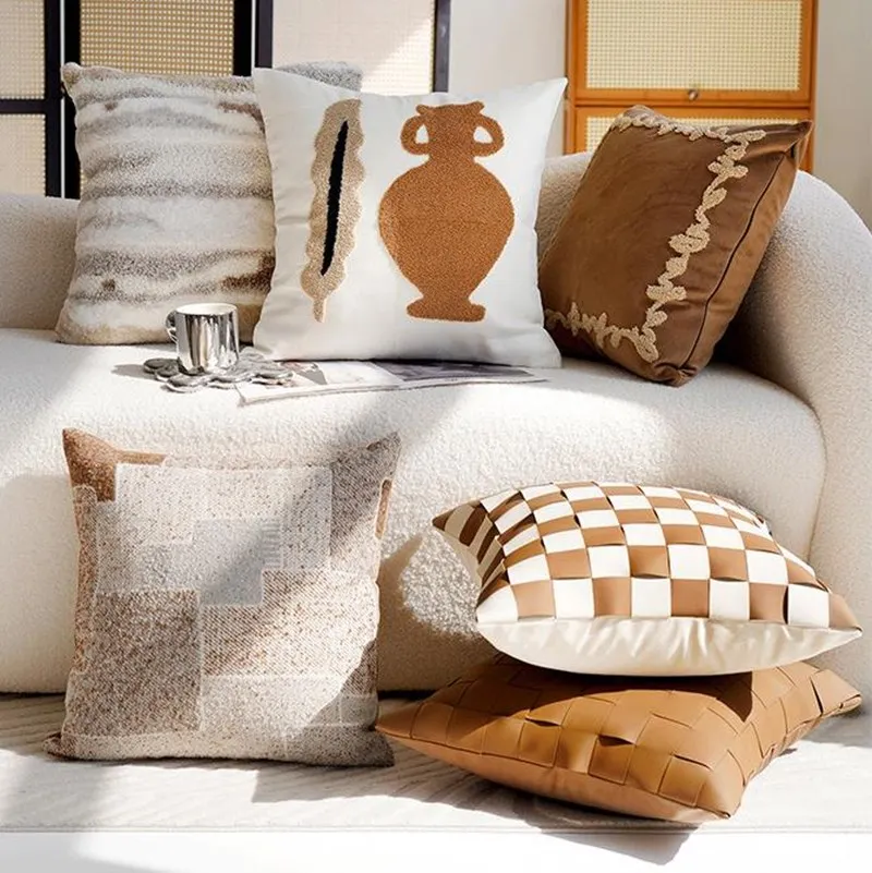 Кремово-коричневая наволочка 45x45 цвета хаки плюшевая