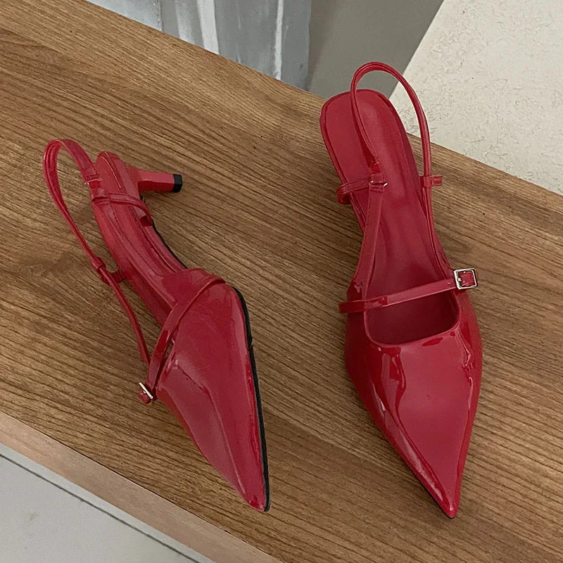 Туфли-лодочки женские на среднем каблуке заостренный носок дизайнерские