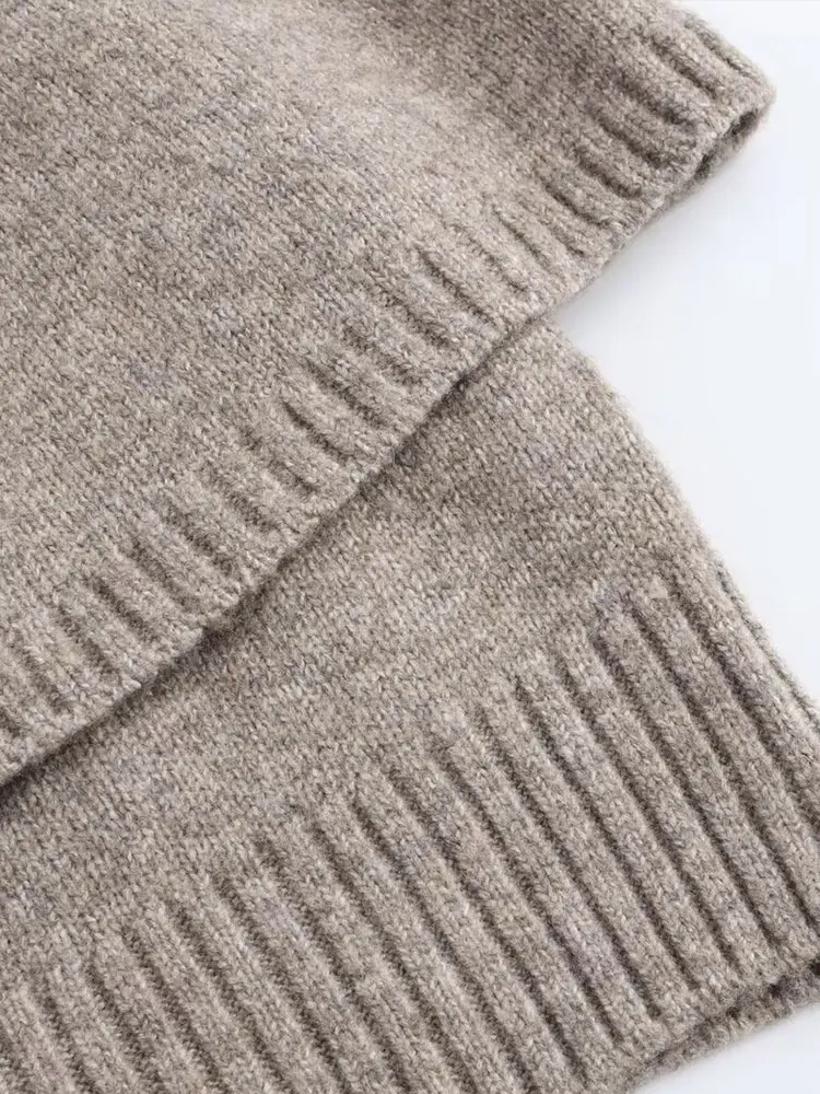 Женский трикотажный кардиган с пряжкой