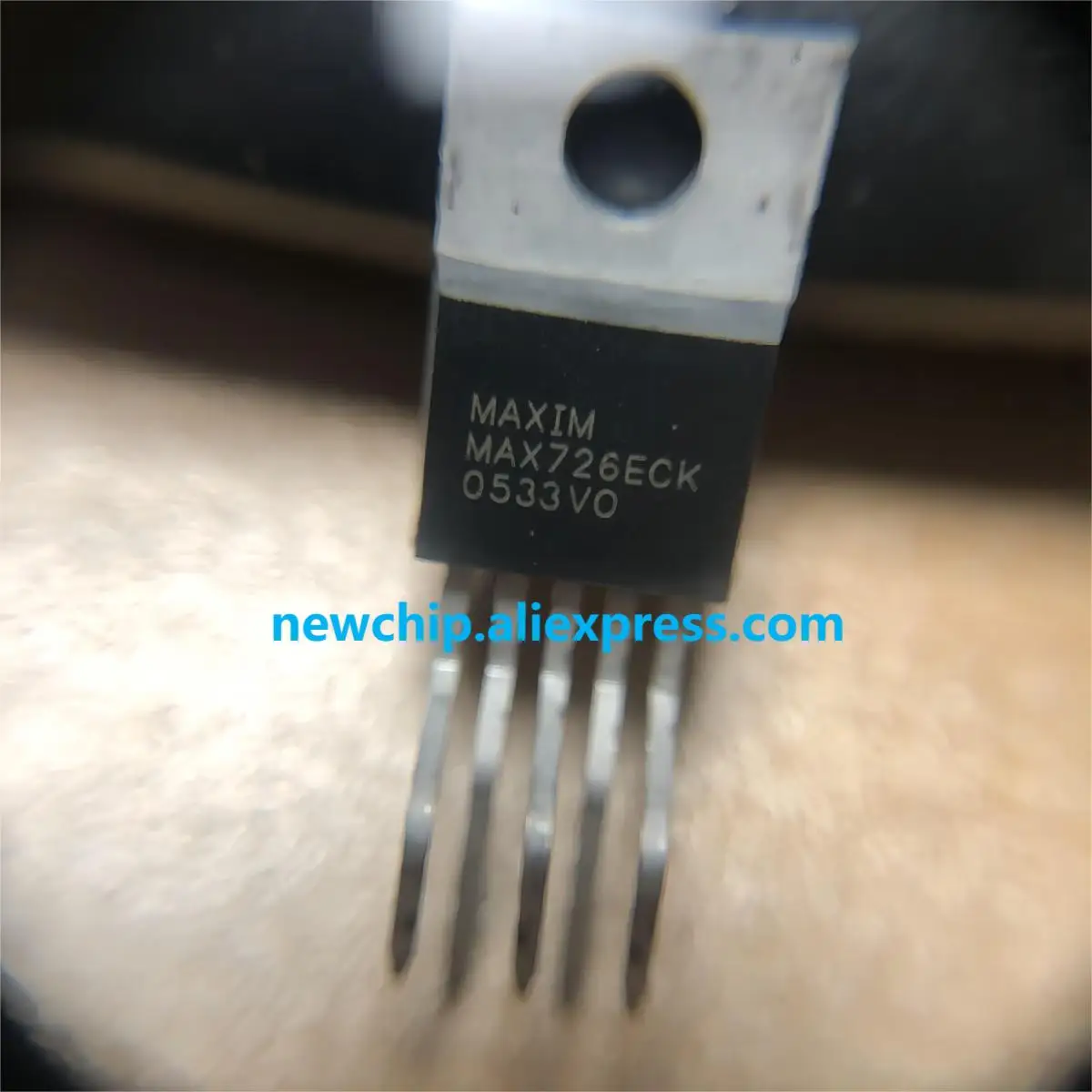 

1PCS MAX724 MAX726 MAX727 MAX787 CCK ECK DIP TO220-5 New Original 5A/2A Step-Down PWM Switch-Mode DC-DC Regulators