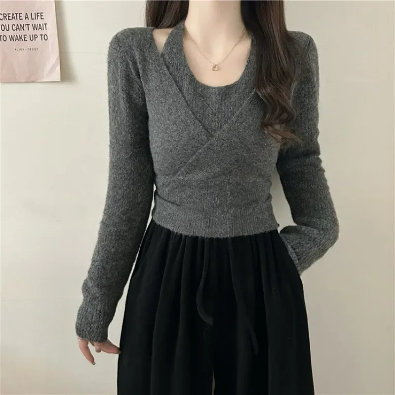 Design SensibilityNiche Two-Piece Illusion Sweater Long Sleeve Knitted Top Women's Autumn 2024 New Popular Pure Desire Cropped T