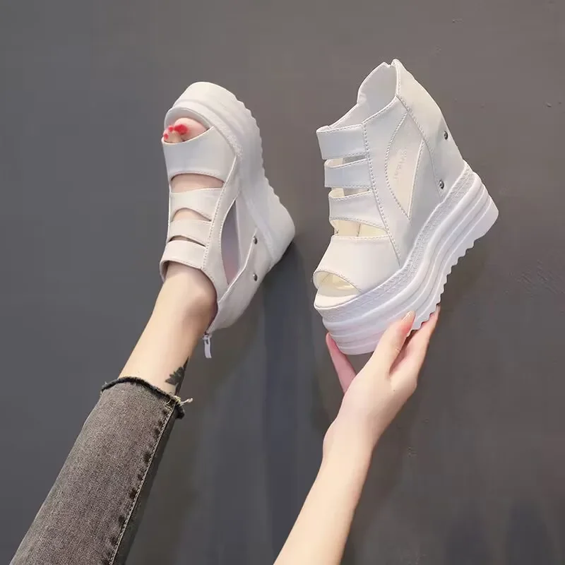 Женские кроссовки на танкетке повседневные сетчатые с золотыми блестками без