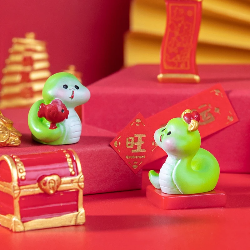 Фигурка змеи на удачу 2025 год