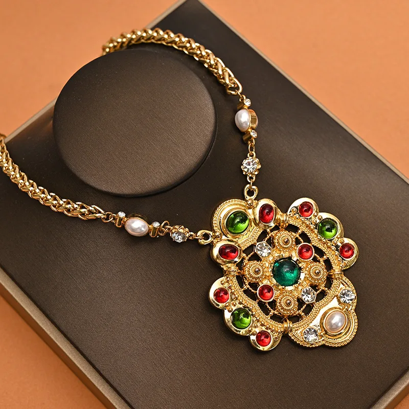 

Classic retro necklace female court style pattern colored glass pearl heavy industry necklace