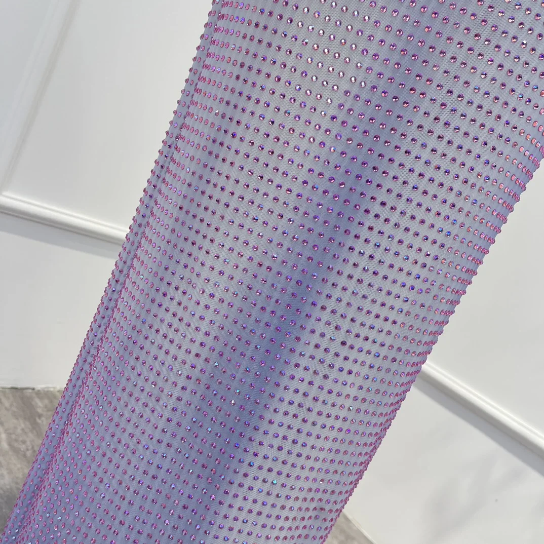 Рисунок 5 - Женское платье с высоким воротником