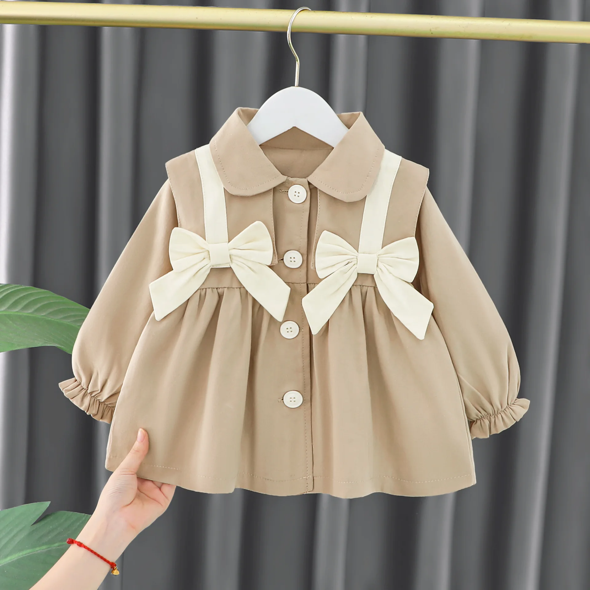 Купи LZH 2022 Autumn New Trench Coat For Girls Outerwear Fashion Bow Windbreaker Children's Clothes For Baby Girl Jackets 1-5 Years за 626 рублей в магазине AliExpress