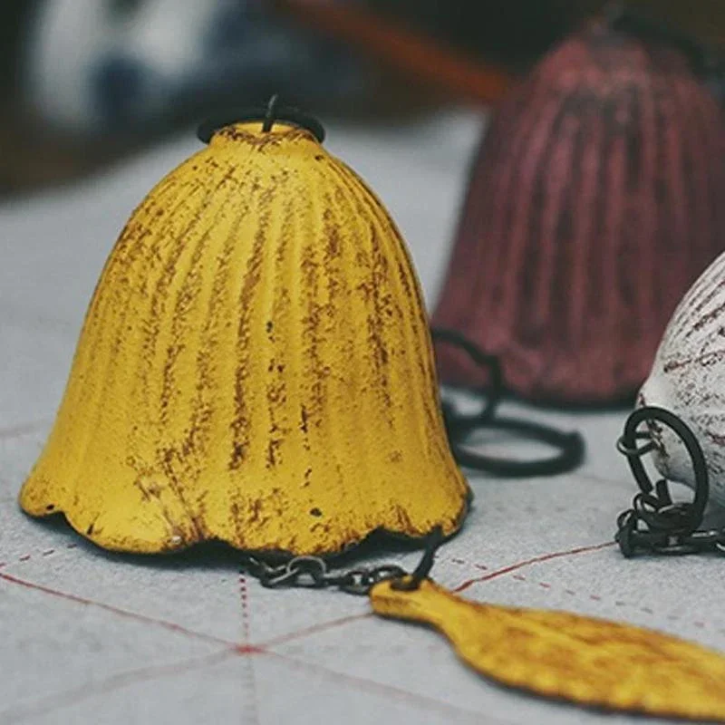 Традиционный японский колокольчик на открытом воздухе Чугунные колокольчики