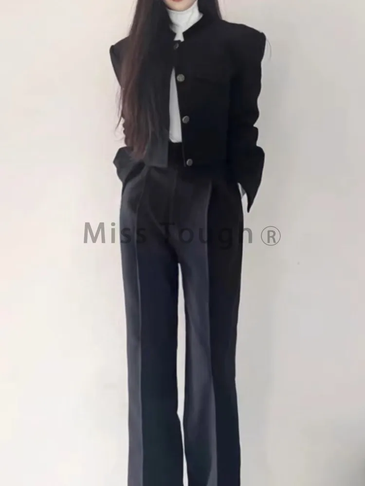 Женский брючный костюм с карманами