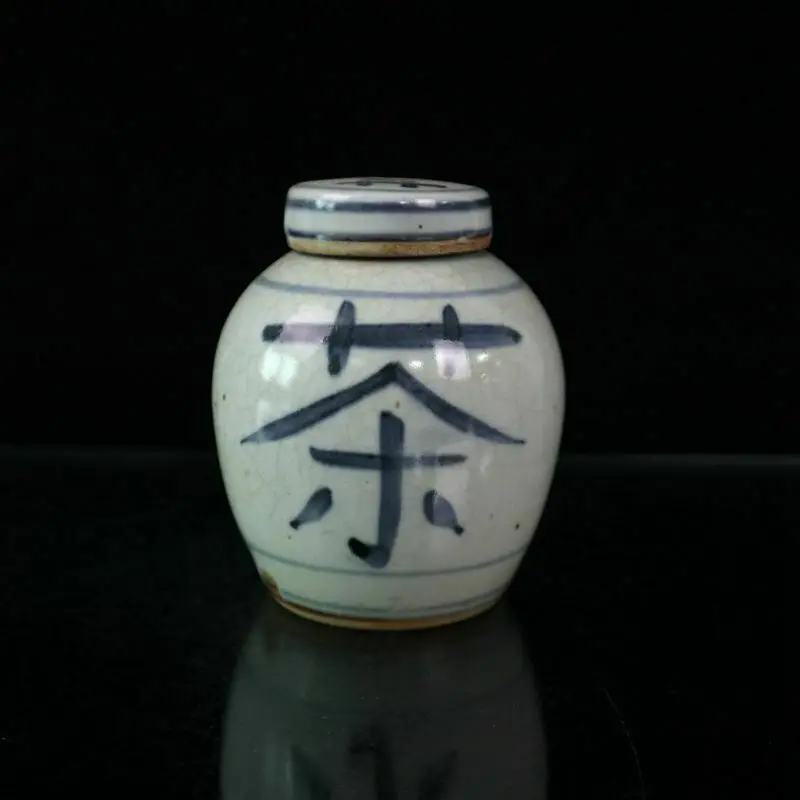 

Chinese old porcelain Cracked glaze open blue and white tea pattern lid jar