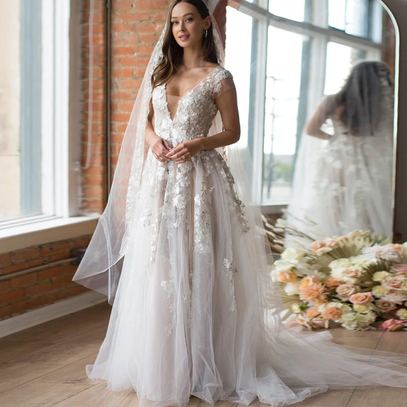 

Boho A-Line Lace Wedding Dresses 2022 V-Neck Sleeveless Beach Bride Dress Sweep Train Bohemian Robe de mariee