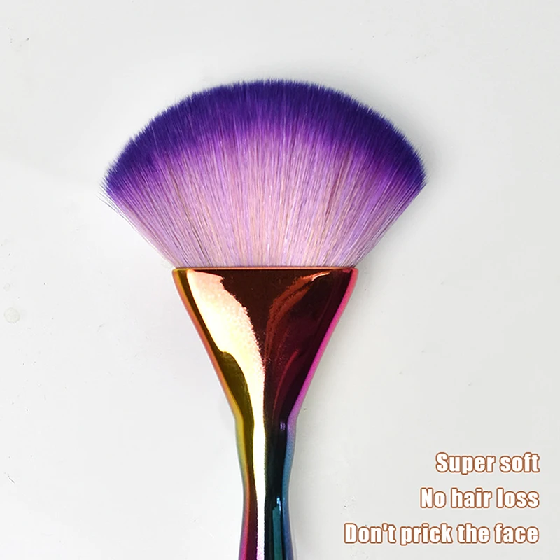 Профессиональная блестящая разноцветная кисть для румян
