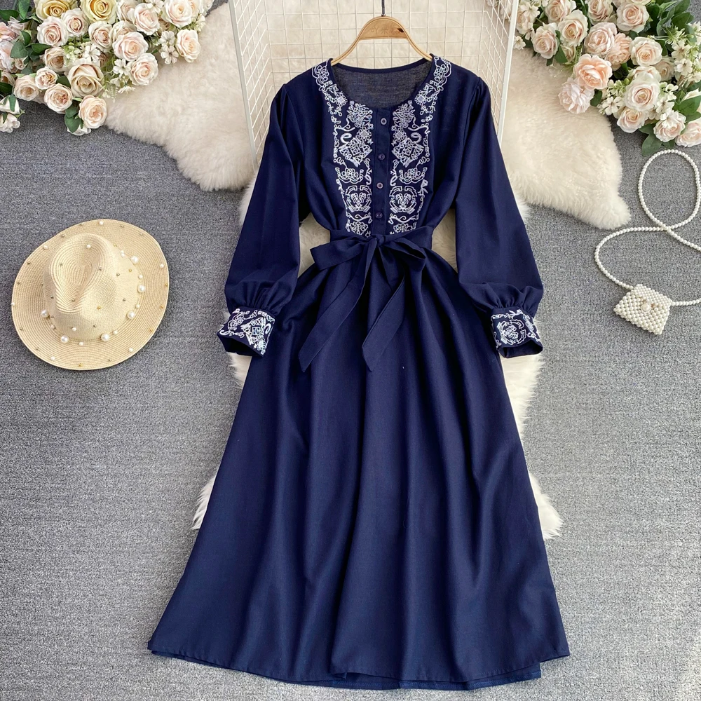 

Ретро этническое темпераментное узкое платье с круглым вырезом и вышивкой на талии богемное праздничное платье