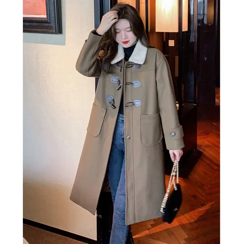 

2022 Overcoat Woman Lamb Wool Collar Woolen Cloth Autumn And Winter Vintage Splicing Straight Bull Horn Button Long Coat