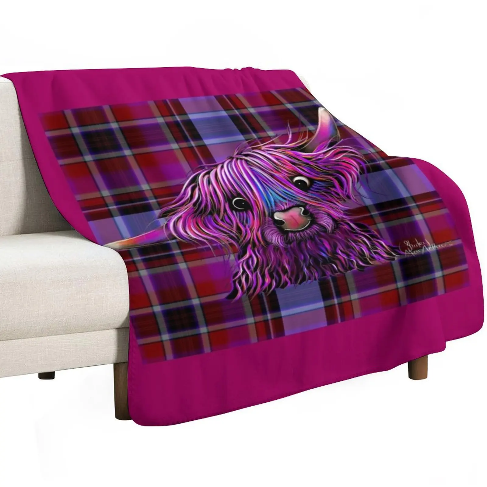 Фото Плед с принтом Highland Cow 'Huckleberry on Tartan' от Shirley MacArthur. Элегантный теплый плед для отеля и дома. №2