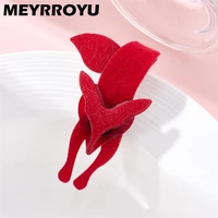 meyrroyu red fox brooch for woman acrylic material cartoon newly arrived exquisite simple funny charming birthday accessories