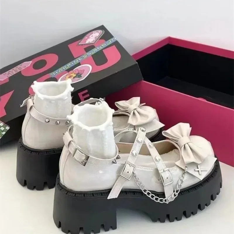 Туфли-лодочки Женские однотонные на толстой нескользящей подошве с