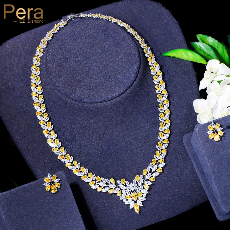 Комплект из колье и серёг с фианитом