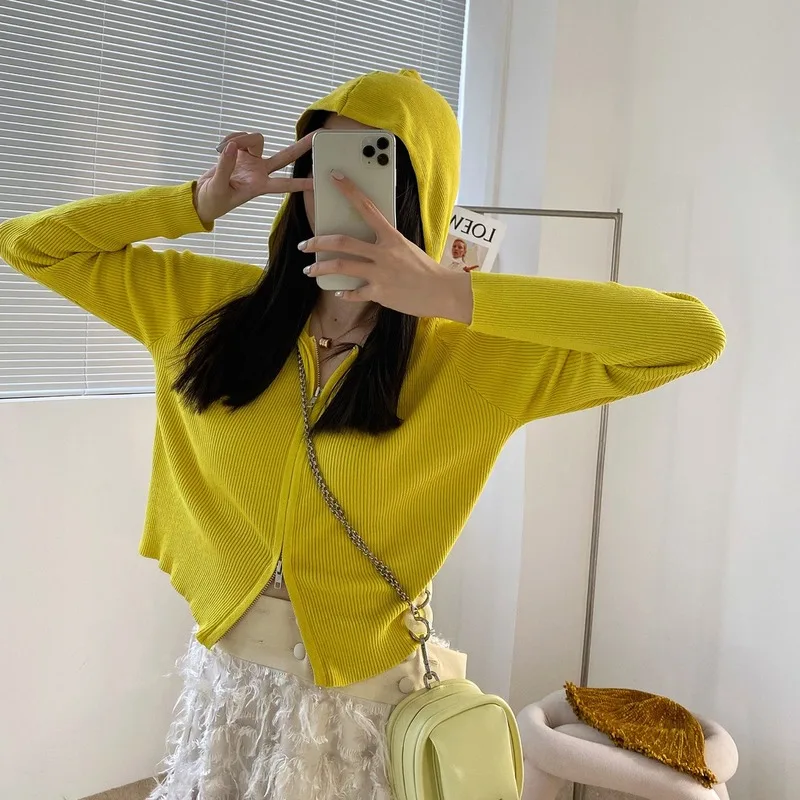 

2021 Spring Fashion Long-sleeved Short Black Yellow Temperament Tight-fitting Hooded Zipper Knitted Cardigan Small Jacket Women