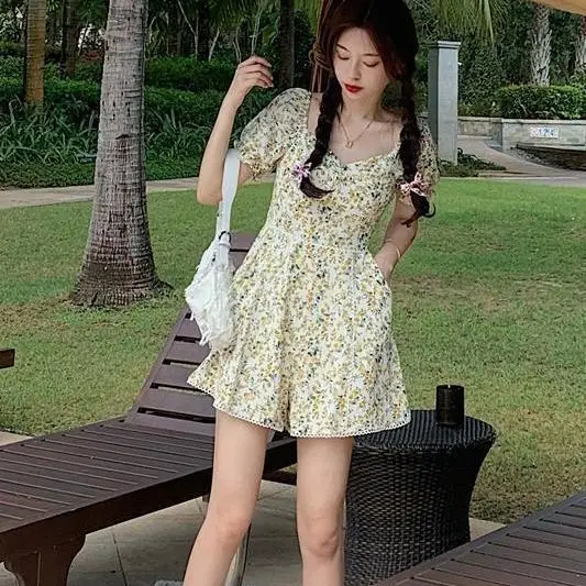 

2022 Women Summer Fashion Sexy V-neck Playsuit Female High Waist Floral Print Jumpsuit Ladies Short Sleeve Loose Rompers U165