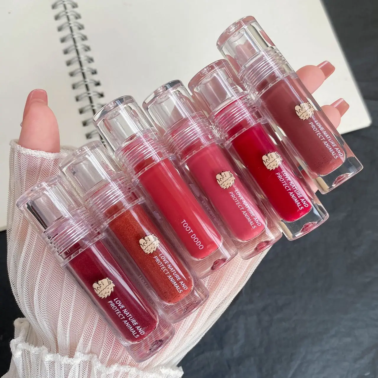 Зеркальная глазурь для губ Toot Dodo T817Mirror увлажняет и не тускнеет помаду цвета