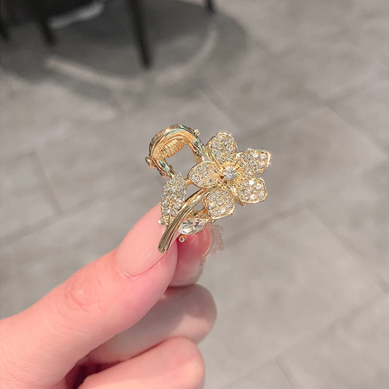 

New Fashion Korean Style Alloy Rhinestone Flower Grab Hair Clip For Girl Women Shining Jewelry Bangs Clip Ponytail Hairpin