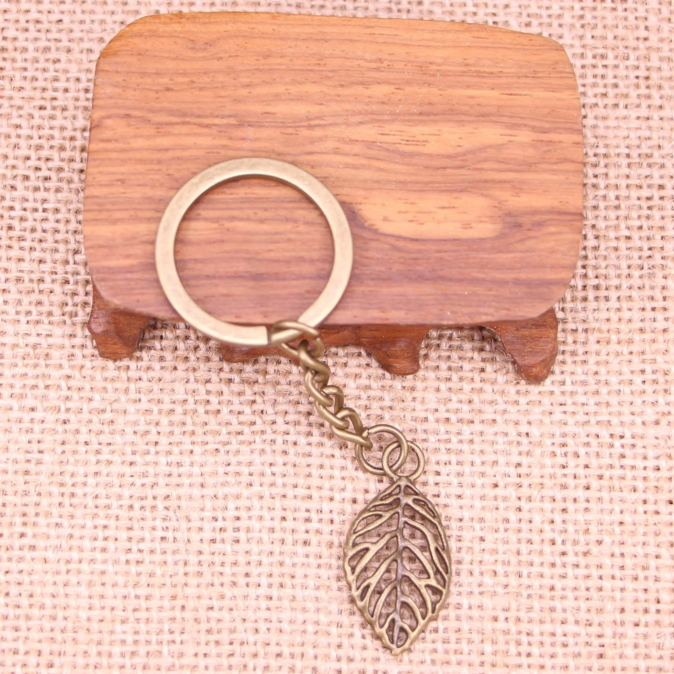 

Новинка, модный брелок для ключей 20 шт., 32x16 мм, подвески в виде листьев дерева, мужские украшения «сделай сам», брелок для автомобильных ключ...