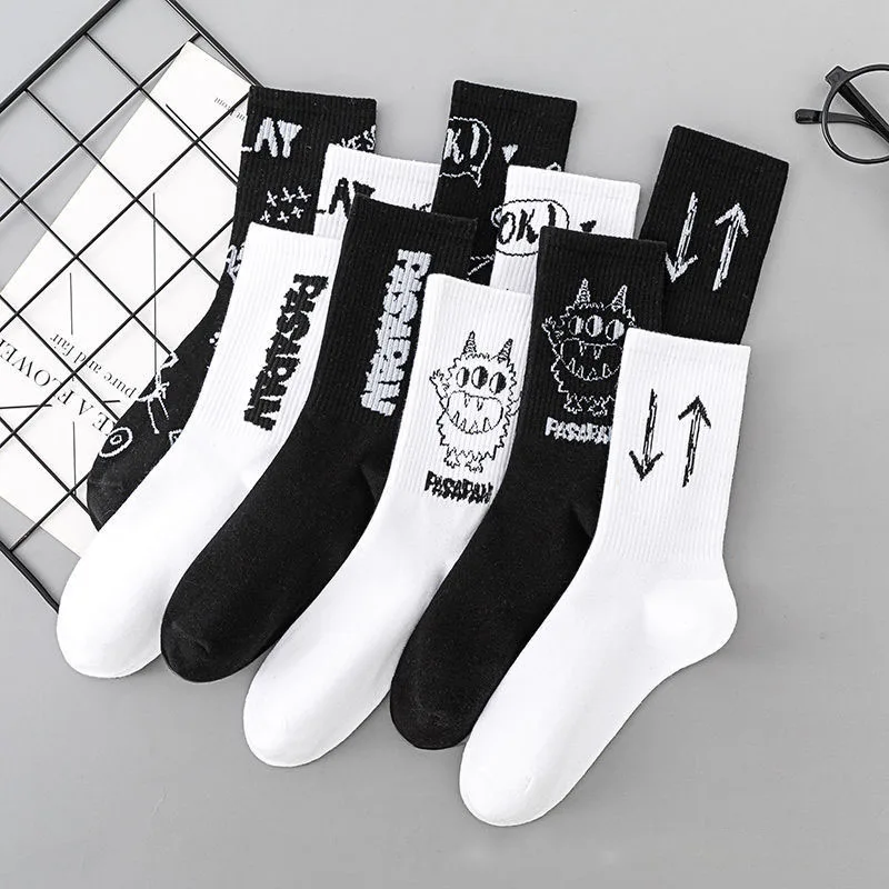 Chaussettes dessin animé petit monstre pour hommes  noir et blanc  chaussettes de sport amusantes