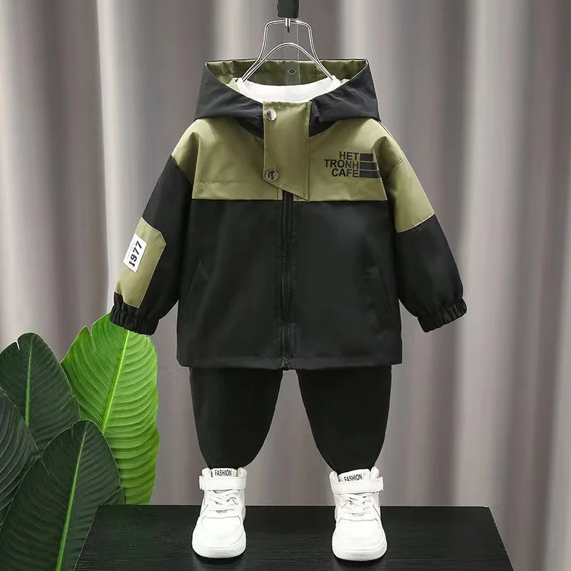 Ветрозащитная куртка для мальчиков