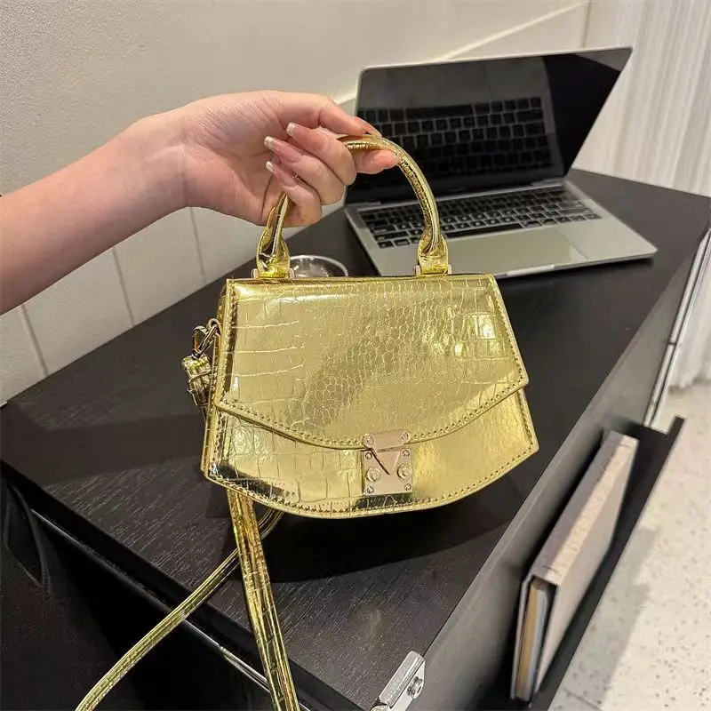 

Винтажная трендовая женская сумка через плечо, однотонные лаковые сумочки из искусственной кожи, модный брендовый простой женский кошелек на цепочке