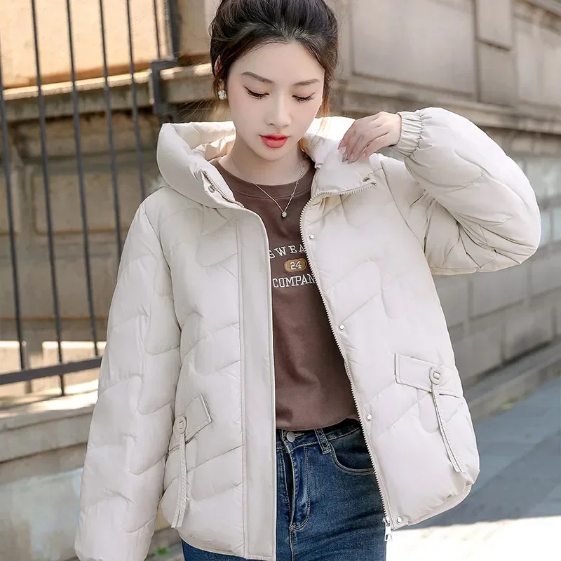 Женская куртка-пуховик на хлопковом наполнителе короткая парка с капюшоном в