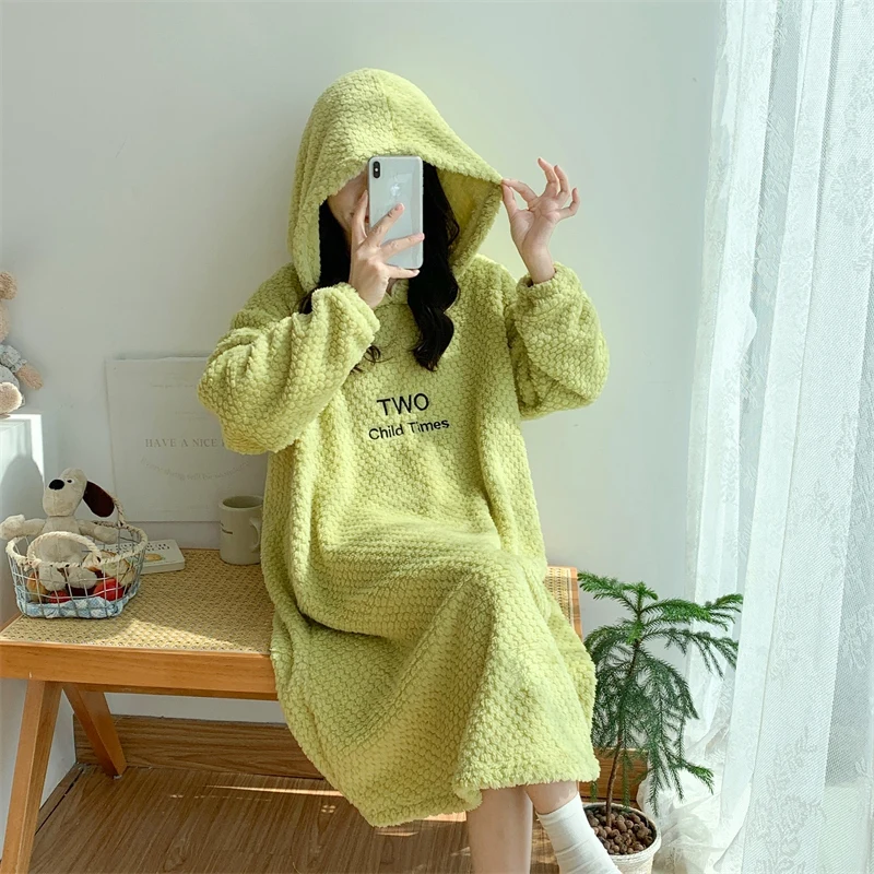 Плюс размер с длинным рукавом и капюшоном толстые теплые фланелевые ночные