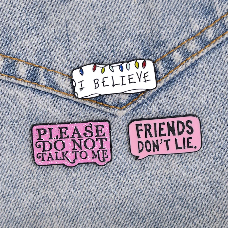 

Значок из джинсовой ткани с эмалью «FRIENDS Not LIE BELIEVE»